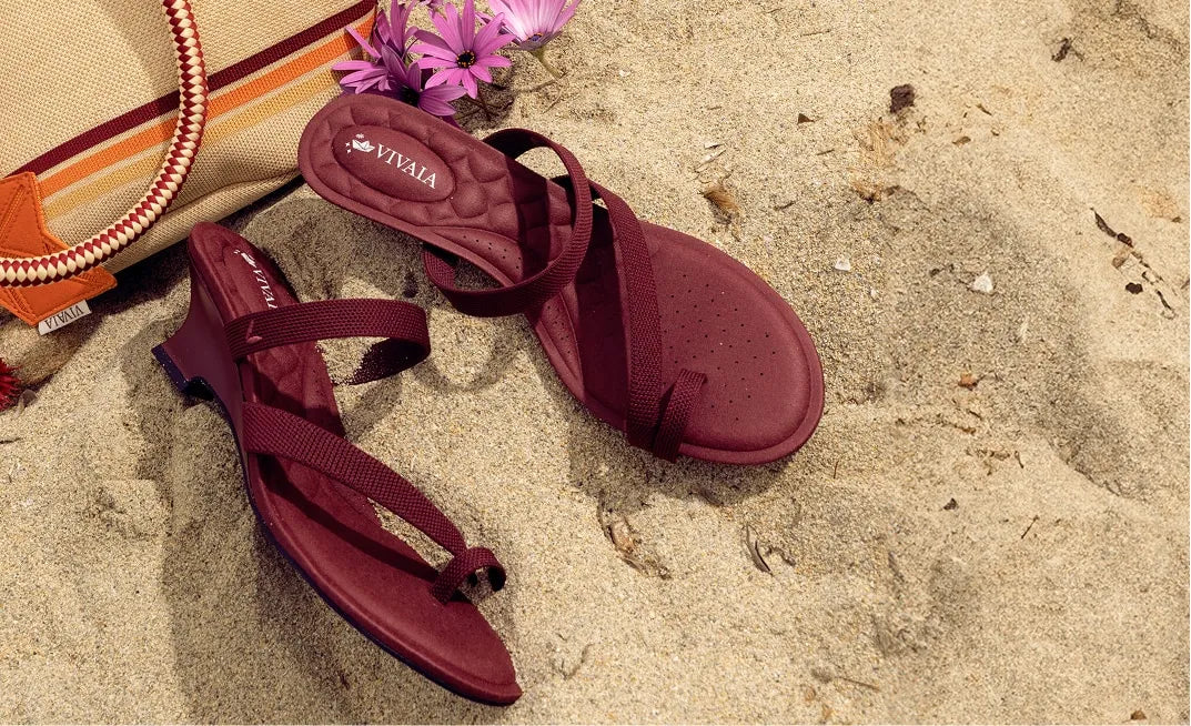 Round-Toe Toe Ring Sandals (Eden)