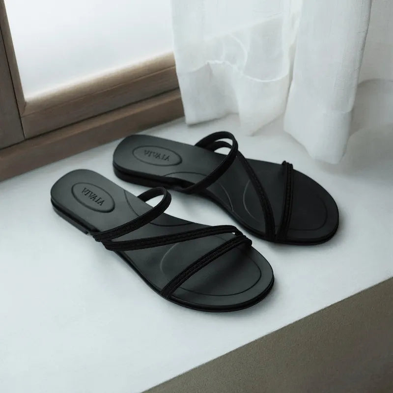 Round-Toe Flip-Flops (Carla)